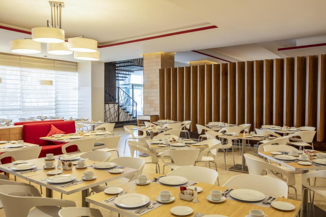 Fiesta Inn Celaya Galerias מראה חיצוני תמונה